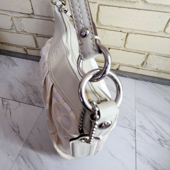 Like New Rare Coach Signature C's White & Cream Shoulder Bag Purse - Picture 13 of 16